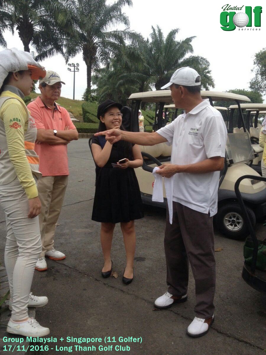 các golfer trò chuyện vui vẻ tại Long Thành Golf club