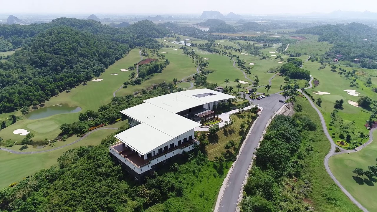 Khám phá vẻ đẹp của sân golf hoàng gia Ninh Bình